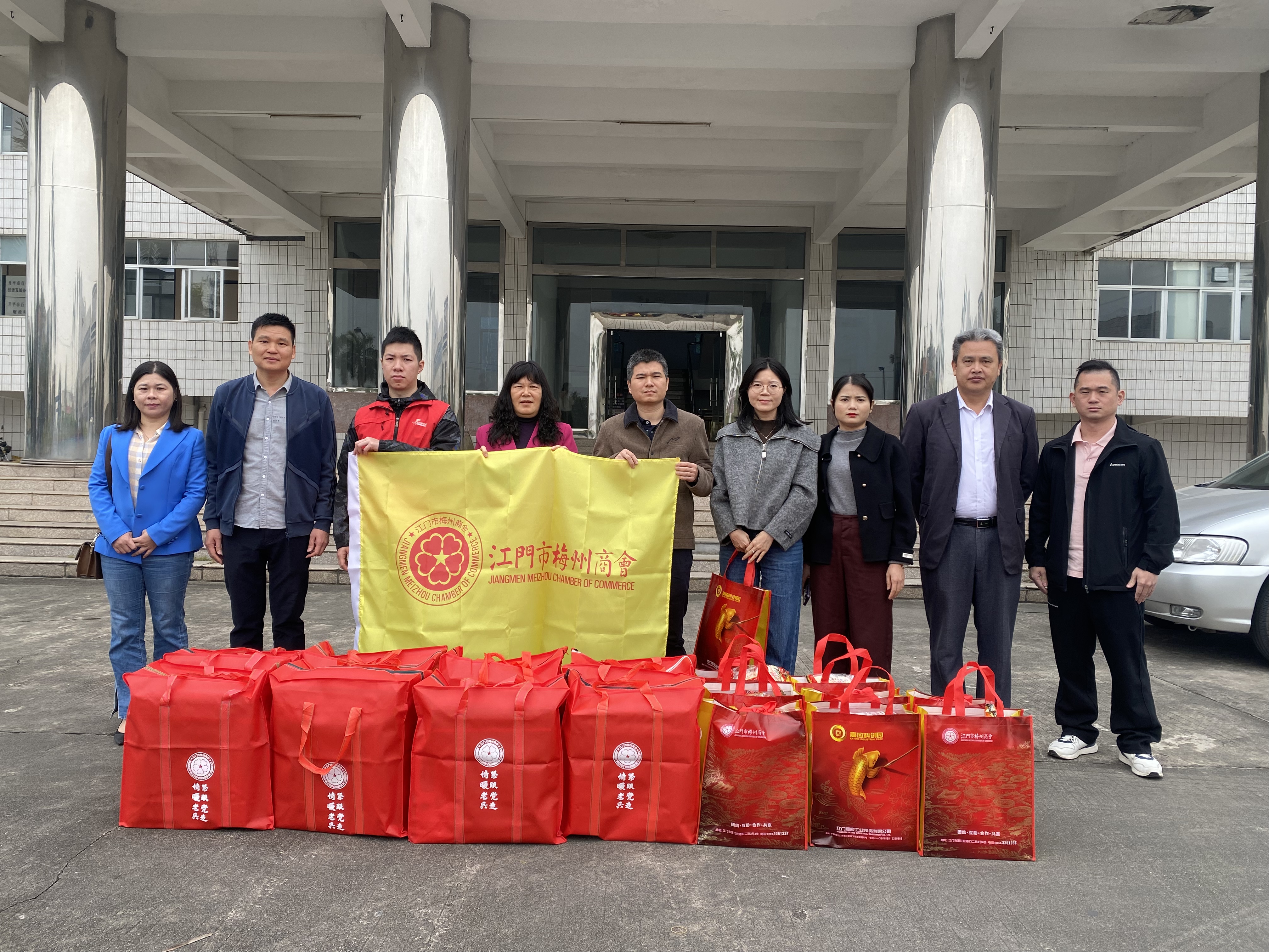 江門市梅州商會(huì)在百合鎮(zhèn)開展春節(jié)慰問“光榮之家”活動(dòng)